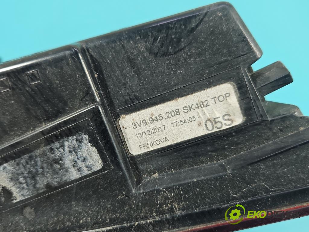 Skoda Superb III 2015-2024 2.0 TDI 190 HP automatic 140 kW 1968 cm3 5- svetlo / reflektor zadné pravé 3V9945208 (Kľučka dverí ostatné)