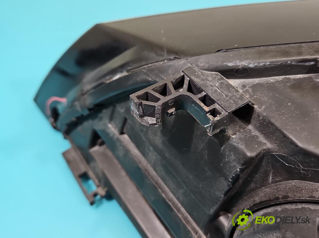 Audi A7 4G 2010-2018 4.0 V8 TFSI 420hp automatic 309 kW 3993 cm3 5- světlo pravý 4G8941006 (Pravé přední světlo)