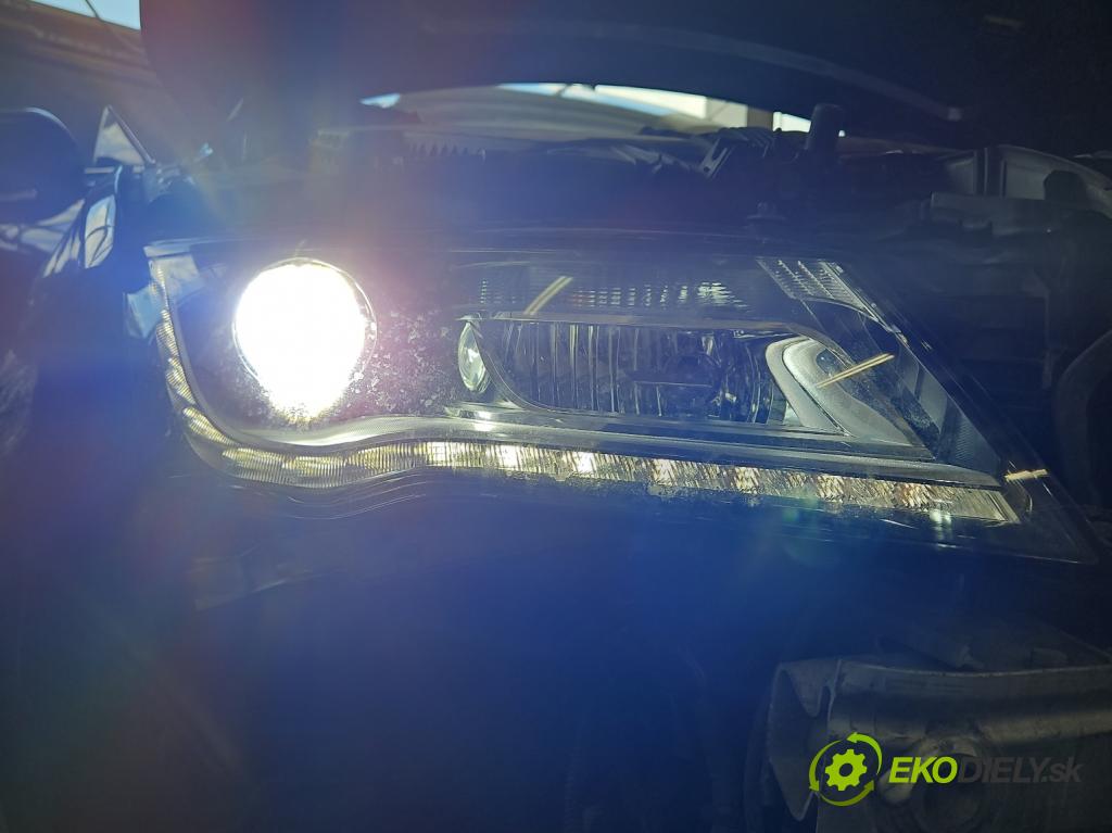 Audi A7 4G 2010-2018 4.0 V8 TFSI 420hp automatic 309 kW 3993 cm3 5- světlo pravý 4G8941006 (Pravé přední světlo)