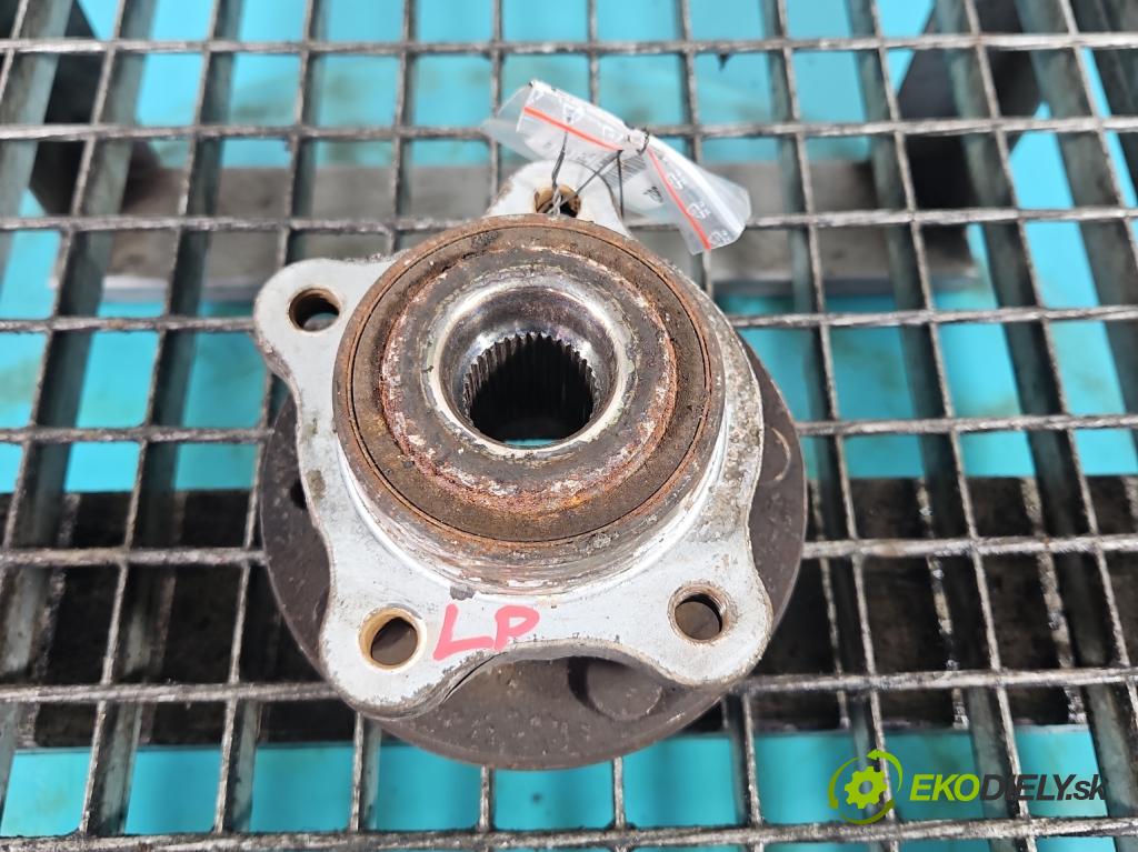 Volvo V40 II 2012-2019 1.6 D2 114 hp manual 84 kW 1560 cm3 5- náboj levé  (Náboje)