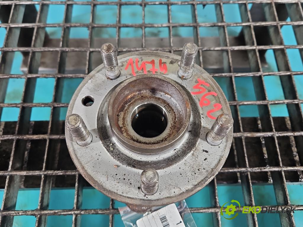 Volvo V40 II 2012-2019 1.6 D2 114 hp manual 84 kW 1560 cm3 5- náboj levé  (Náboje)