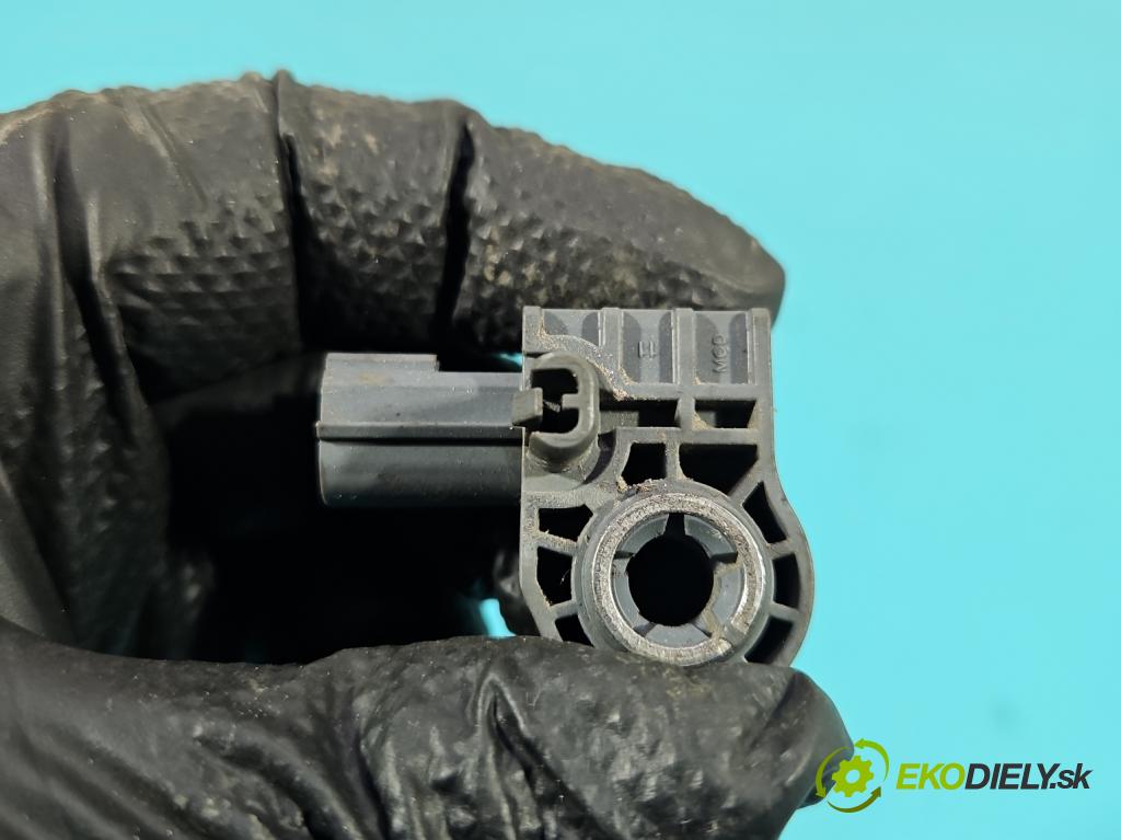 Volvo V40 II 2012-2019 1.6 D2 114 HP manual 84 kW 1560 cm3 5- snímač šokovat: 31387891 (Snímač nárazu)