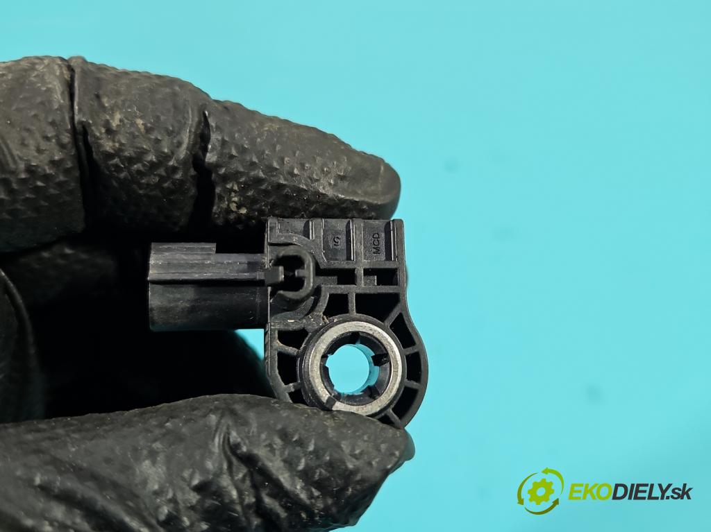 Volvo V40 II 2012-2019 1.6 D2 114 HP manual 84 kW 1560 cm3 5- snímač šokovat: 31387892 (Snímač nárazu)