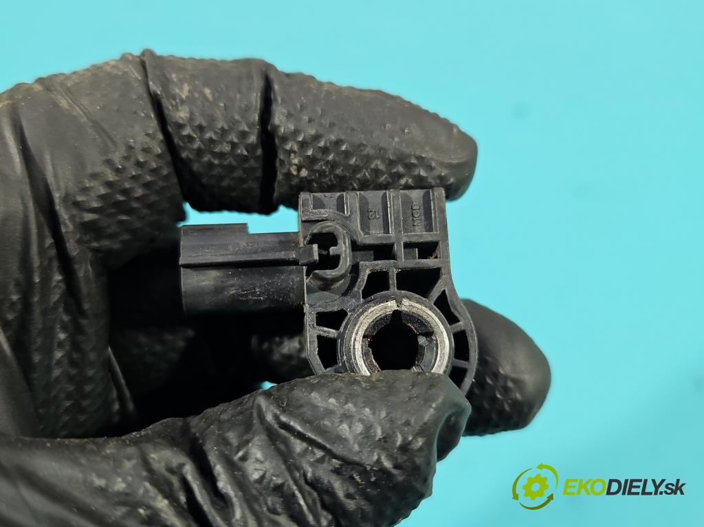 Volvo V40 II 2012-2019 1.6 D2 114 HP manual 84 kW 1560 cm3 5- snímač šokovat: 31387892 (Snímač nárazu)