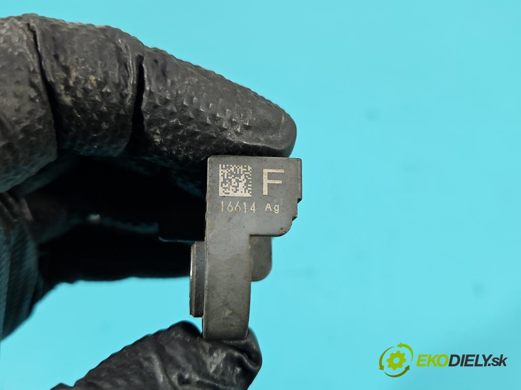 Volvo V40 II 2012-2019 1.6 D2 114 HP manual 84 kW 1560 cm3 5- snímač šokovat: 31387891 (Snímač nárazu)