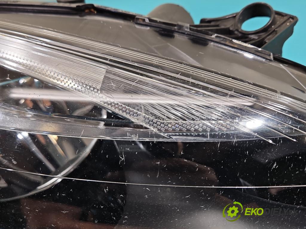 Volvo V40 II 2012-2019 1.6 D2 114 HP manual 84 kW 1560 cm3 5- Reflektor: pravý 31420004 (Svetlo predné pravé)