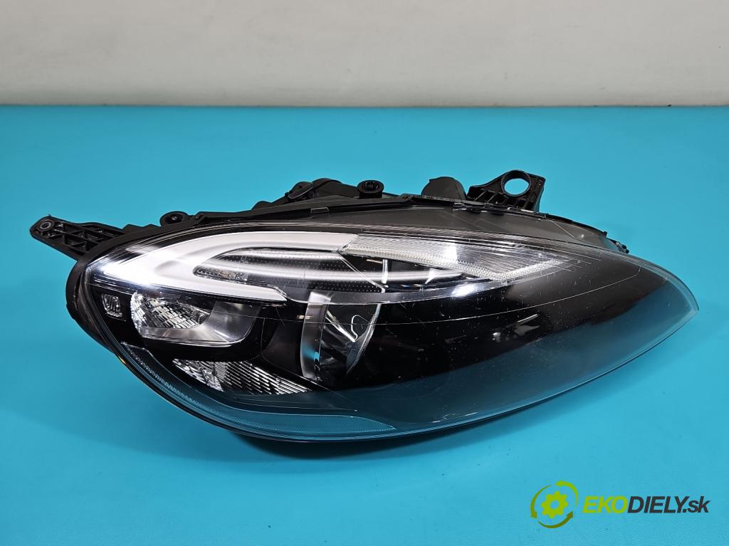 Volvo V40 II 2012-2019 1.6 D2 114 HP manual 84 kW 1560 cm3 5- Reflektor: pravý 31420004 (Svetlo predné pravé)
