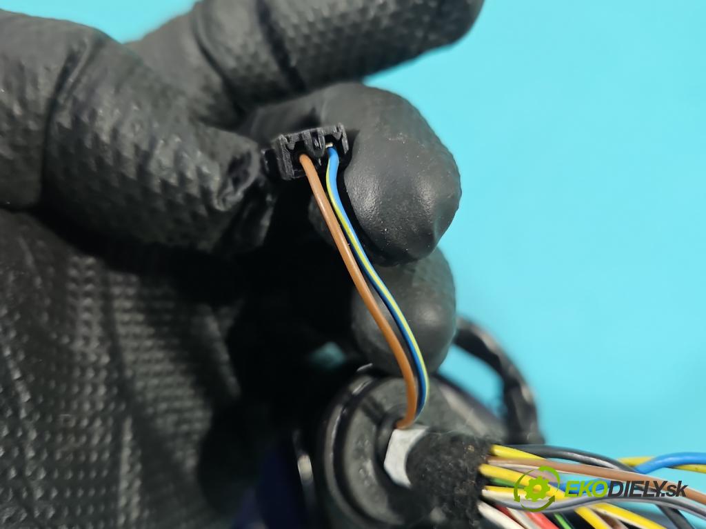 Audi A7 4G 2010-2018 4.0 V8 TFSI 420hp automatic 309 kW 3993 cm3 5- zpětné zrcátko pravé  (Klika dveří ostatní)