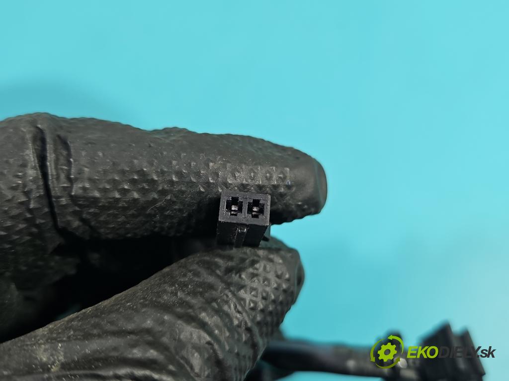 Audi A7 4G 2010-2018 4.0 V8 TFSI 420hp automatic 309 kW 3993 cm3 5- zpětné zrcátko pravé  (Klika dveří ostatní)