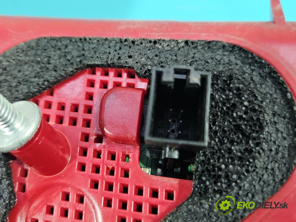 Audi A7 4G 2010-2018 4.0 V8 TFSI 420hp automatic 309 kW 3993 cm3 5- světlo zadní pravé 4G8945094 (Klika dveří ostatní)