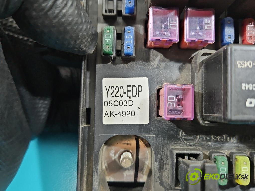 Ssangyong Rexton I 2001-2017 2.7 XDI 165 hp automatic 121 kW 2696 cm3 5- skříňka pojistková Y220-EDP (Pojistkové skříňky)