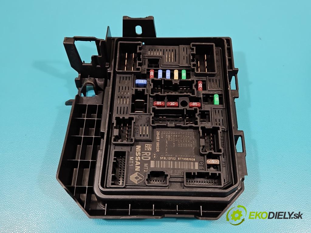 Dacia Sandero III 2020- 1.0 SCe 91KM manual 67 kW 999 cm3 5- skříňka pojistková 284B71965R (Pojistkové skříňky)