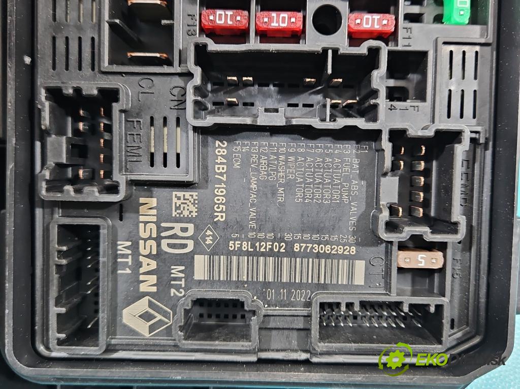 Dacia Sandero III 2020- 1.0 SCe 91KM manual 67 kW 999 cm3 5- skříňka pojistková 284B71965R (Pojistkové skříňky)