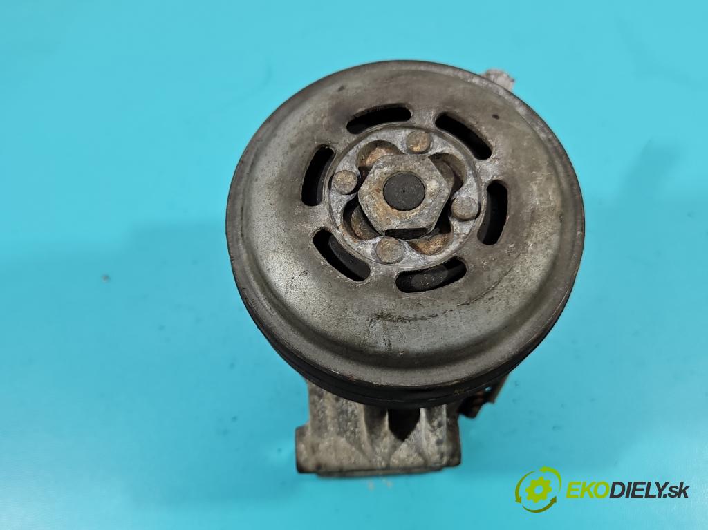 Toyota Yaris III 2011-2020 1.3 vvti 99 HP manual 73 kW 1329 cm3 5- Kompresor: klimatizácie 447260-4201 (Kompresor klimatizácie)