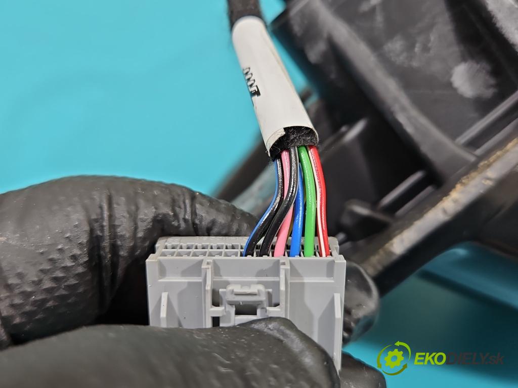 Land rover Discovery Sport 2014-2019 L550 2.0 Td 179KM automatic 132 kW 1999 cm3 5- zpětné zrcátko pravé  (Klika dveří ostatní)