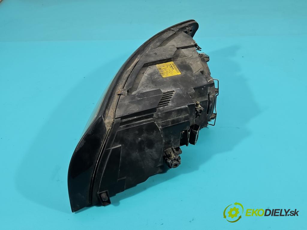 Volvo V50 2.0d 136 HP manual 100 kW 1997 cm3 5- Reflektor: pravý 30698886 (Svetlo predné pravé)