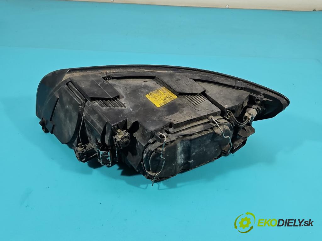 Volvo V50 2.0d 136 HP manual 100 kW 1997 cm3 5- Reflektor: pravý 30698886 (Svetlo predné pravé)