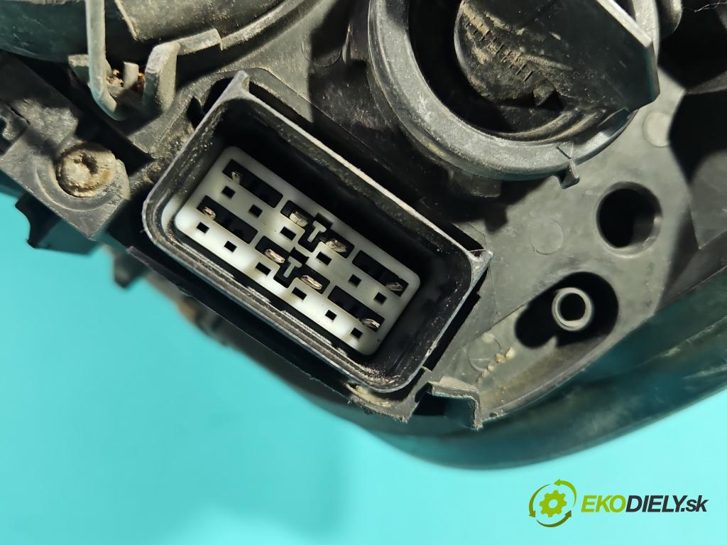 Volvo V50 2.0d 136 HP manual 100 kW 1997 cm3 5- Reflektor: pravý 30698886 (Svetlo predné pravé)