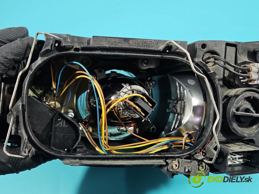 Volvo V50 2.0d 136 HP manual 100 kW 1997 cm3 5- Reflektor: pravý 30698886 (Svetlo predné pravé)