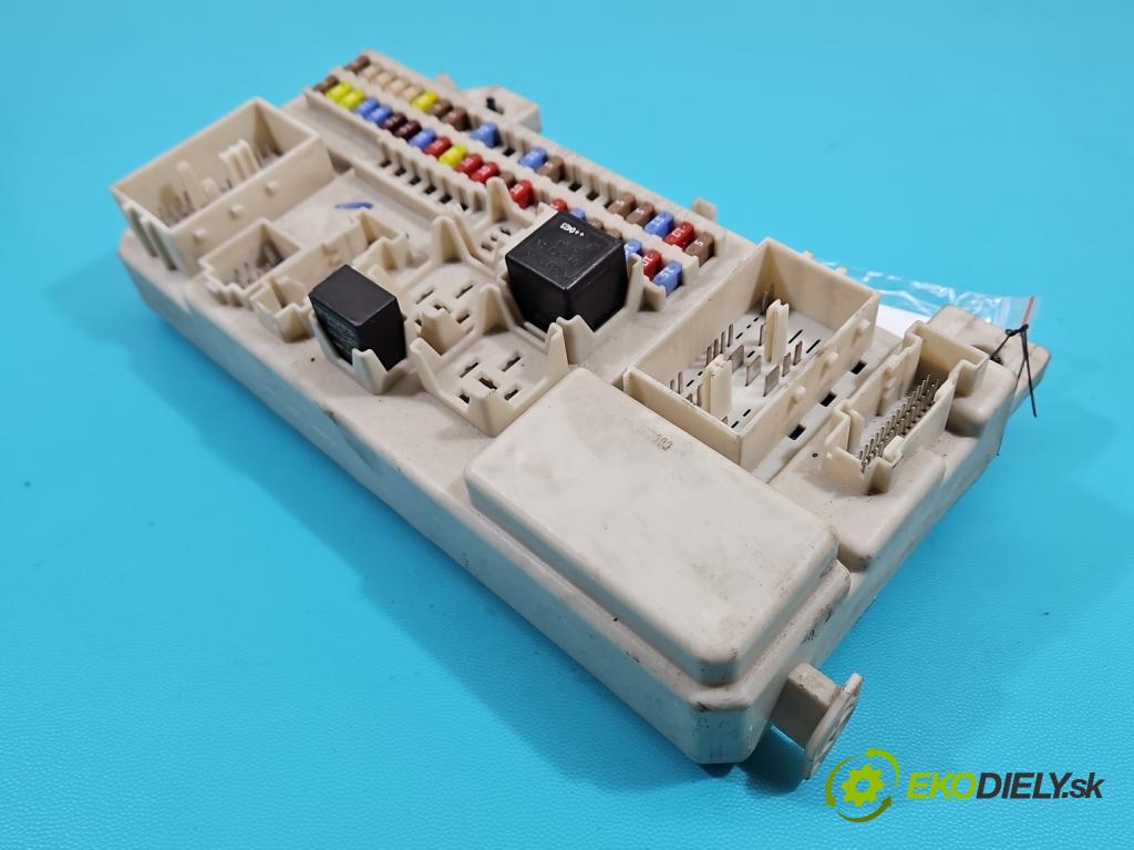 Volvo V50 2.0d 136hp manual 100 kW 1997 cm3 5- skříňka pojistková 8690719 (Pojistkové skříňky)