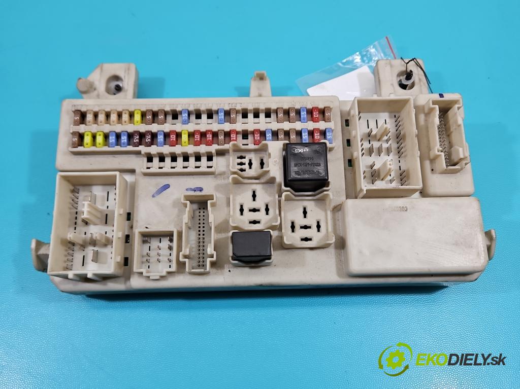 Volvo V50 2.0d 136hp manual 100 kW 1997 cm3 5- skříňka pojistková 8690719 (Pojistkové skříňky)