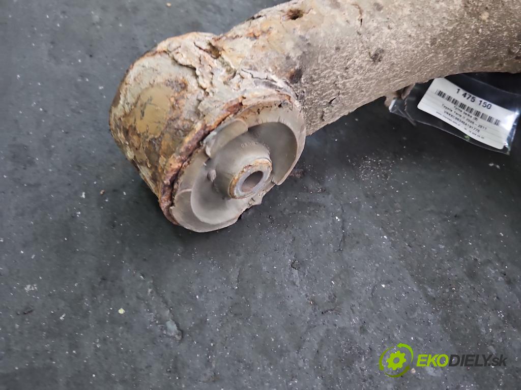 Toyota Yaris II 2005-2011 1.4 D4D 90 hp manual 66 kW 1364 cm3 5- zadní výztuha  (Výztuhy zadní)