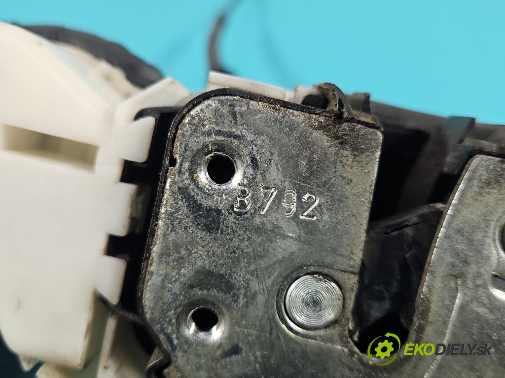 Alfa romeo 159 1.9 jtd 150 HP manual 110 kW 1910 cm3 5- zámok predné ľavý