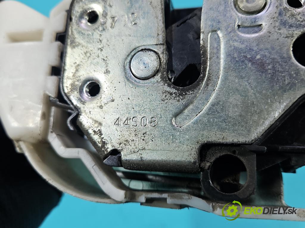 Alfa romeo 159 1.9 jtd 150 HP manual 110 kW 1910 cm3 5- zámok predné ľavý