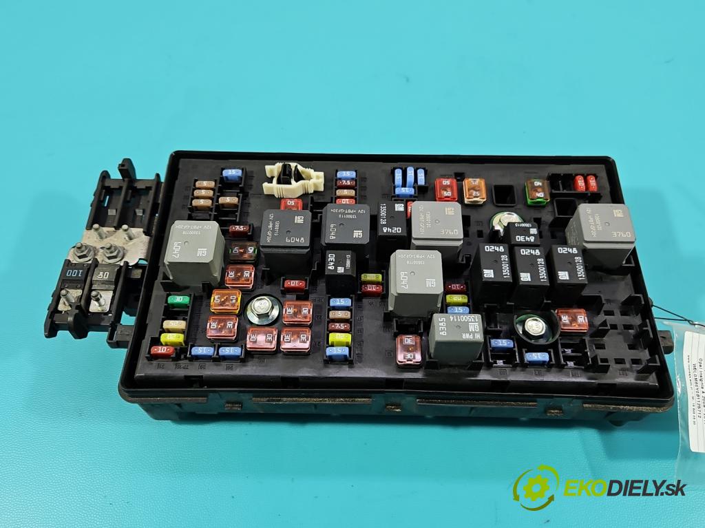 Opel Insignia A 2008-2017 2.0 cdti 131 hp manual 96 kW 1956 cm3 5- skříňka pojistková 13343479 (Pojistkové skříňky)