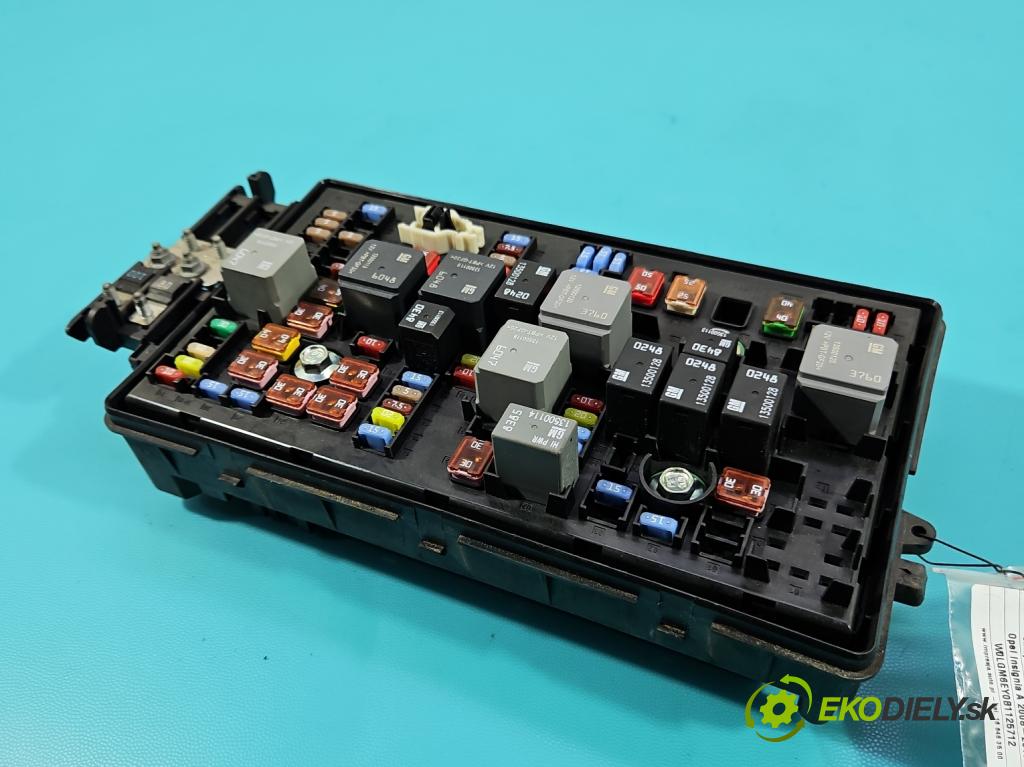 Opel Insignia A 2008-2017 2.0 cdti 131 hp manual 96 kW 1956 cm3 5- skříňka pojistková 13343479 (Pojistkové skříňky)