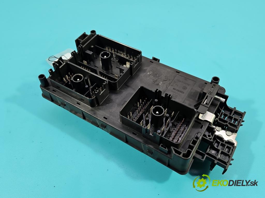 Opel Insignia A 2008-2017 2.0 cdti 131 hp manual 96 kW 1956 cm3 5- skříňka pojistková 13343479 (Pojistkové skříňky)