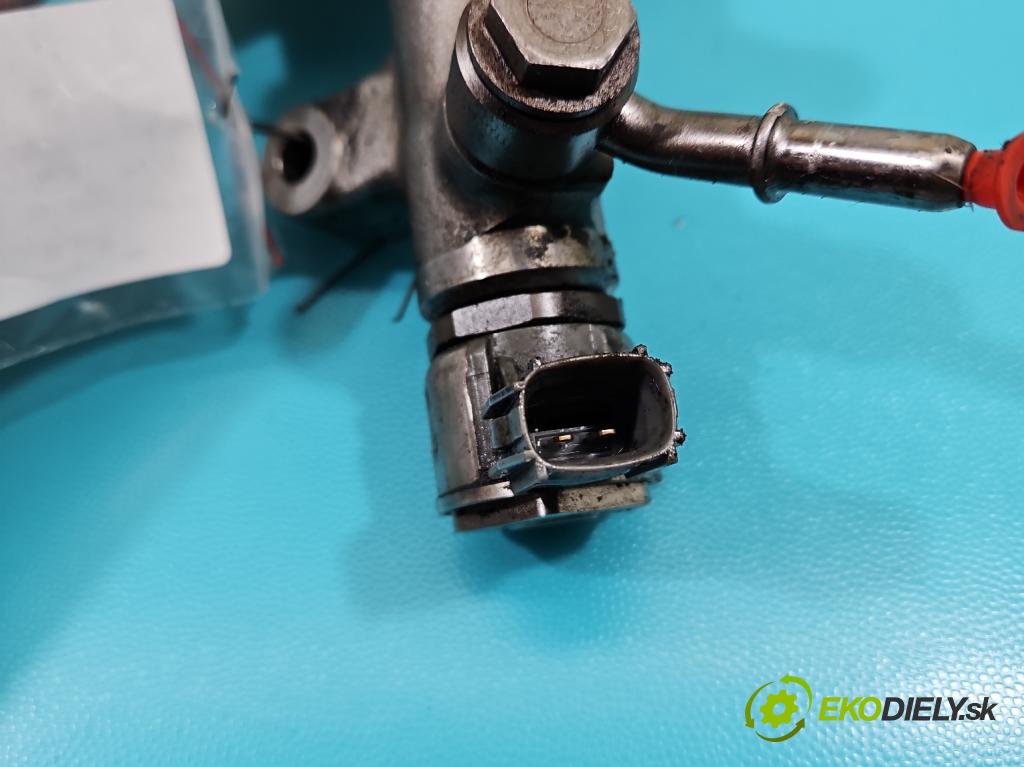 Volvo V60 I 2010-2018 2.0 D4 181KM manual 133 kW 1969 cm3 5- lišta vstrekovacia 31303612 (Vstrekovacia lišta)