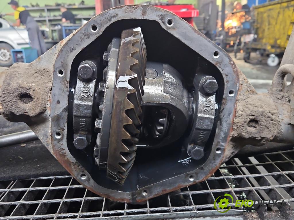 Ssangyong Rexton I 2001-2017 2.7 XDI 165 HP automatic 121 kW 2696 cm3 5- Most: zadní: