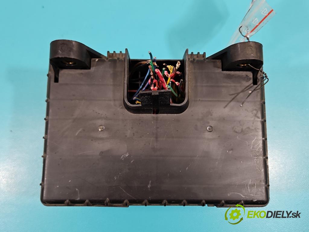 Ssangyong Rexton I 2001-2017 2.7 XDI 165 hp automatic 121 kW 2696 cm3 5- skříňka pojistková 82201-08144 (Pojistkové skříňky)