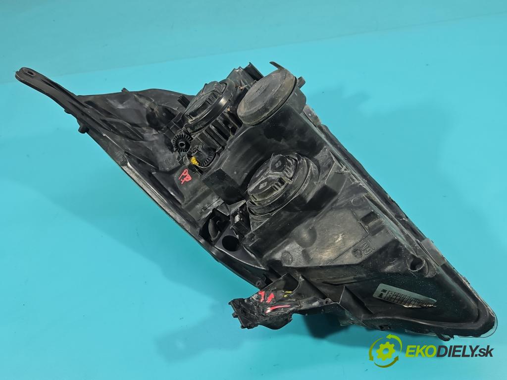 Opel Vectra C 2002-2008 1.9 cdti 150 HP manual 110 kW 1910 cm3 5- Reflektor: pravý 13170916 (Svetlo predné pravé)