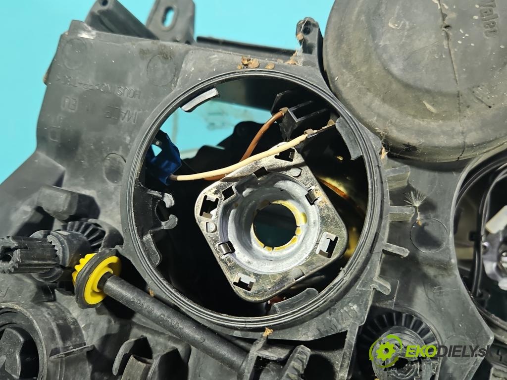 Opel Vectra C 2002-2008 1.9 cdti 150 HP manual 110 kW 1910 cm3 5- Reflektor: pravý 13170916 (Svetlo predné pravé)