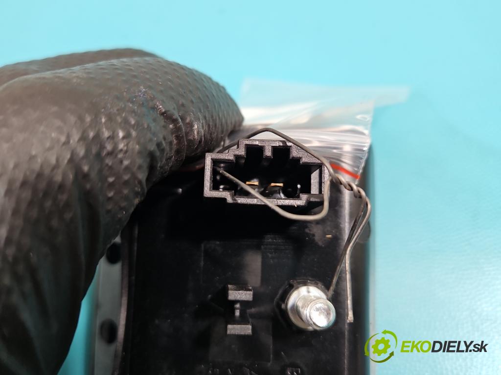 Seat Leon III 2012-2020 1.8 TSI 179KM automatic 132 kW 1798 cm3 5- rukoväť kufrové dvere zadné 5F0827565B