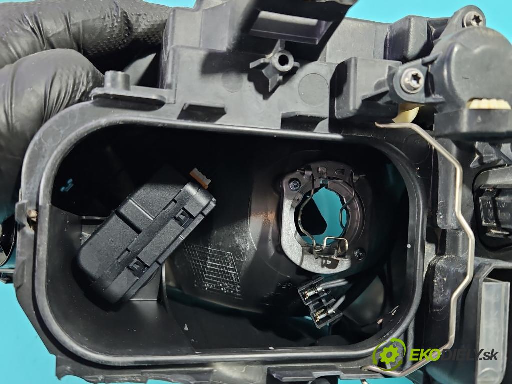 Seat Leon III 2012-2020 1.8 TSI 179KM automatic 132 kW 1798 cm3 5- světlo levý 5F1941005 (Klika dveří ostatní)