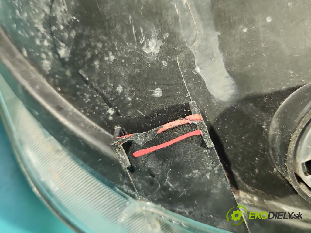 Seat Leon III 2012-2020 1.8 TSI 179KM automatic 132 kW 1798 cm3 5- světlo levý 5F1941005 (Klika dveří ostatní)