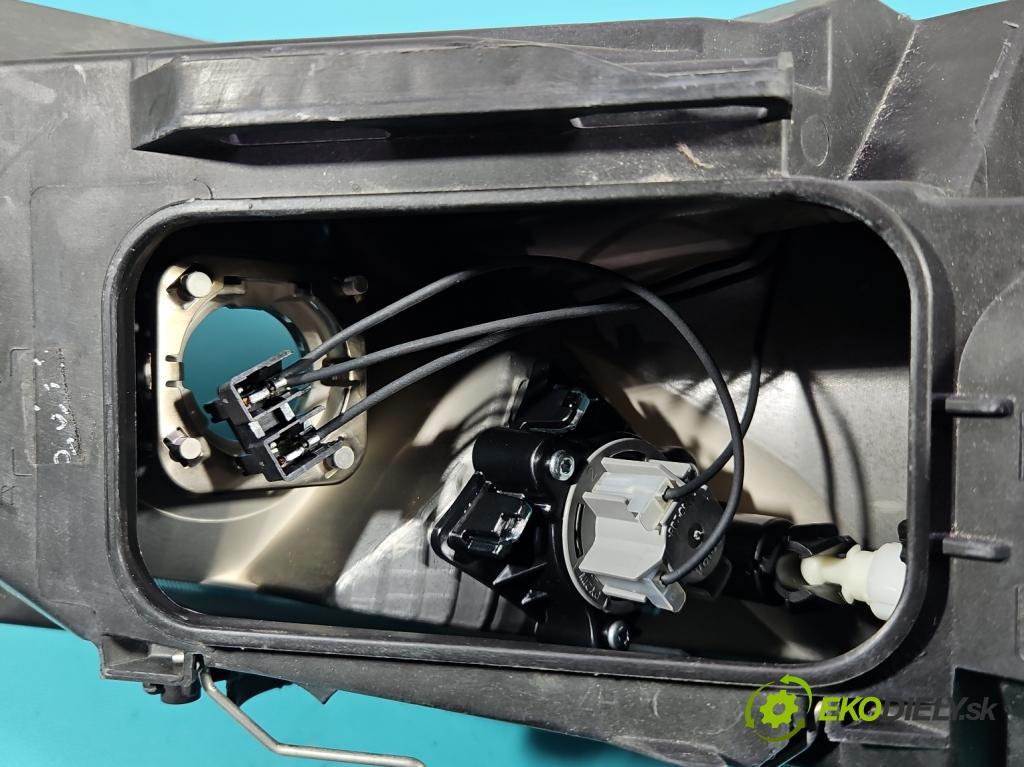 Seat Leon III 2012-2020 1.8 TSI 179KM automatic 132 kW 1798 cm3 5- světlo levý 5F1941005 (Klika dveří ostatní)