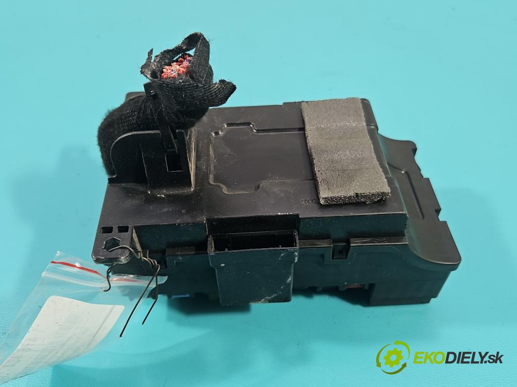 Opel Mokka A 2012-2019 1.6 cdti 136hp automatic 100 kW 1598 cm3 5- skříňka pojistková 621092611 (Pojistkové skříňky)