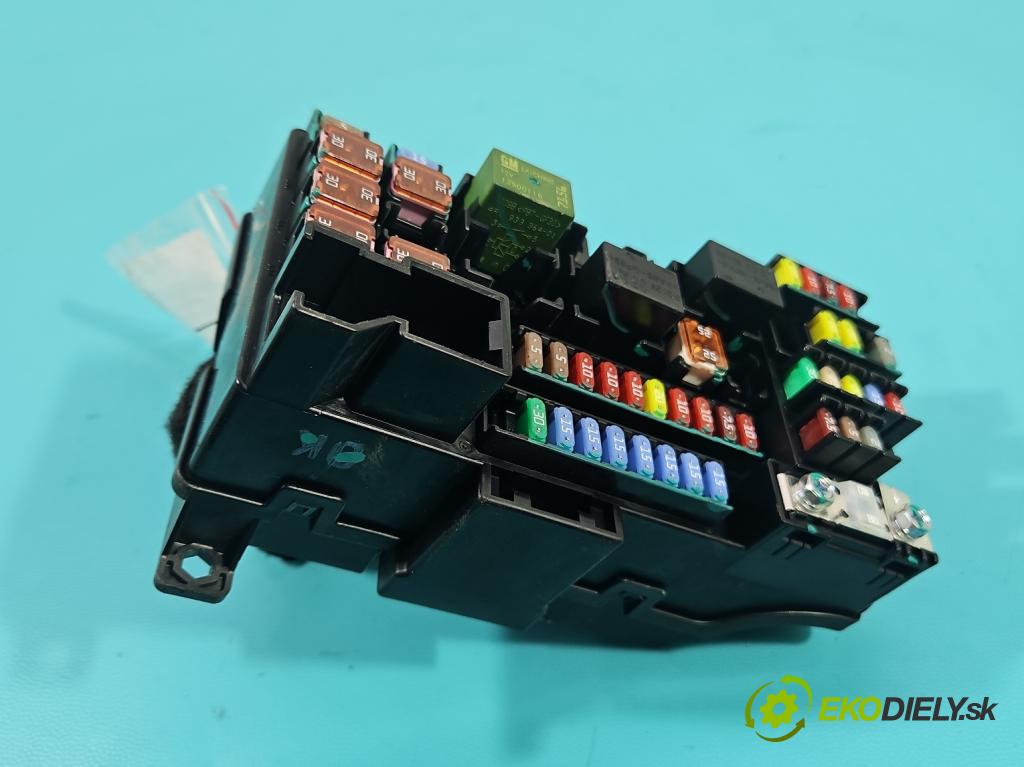 Opel Mokka A 2012-2019 1.6 cdti 136hp automatic 100 kW 1598 cm3 5- skříňka pojistková 621092611 (Pojistkové skříňky)