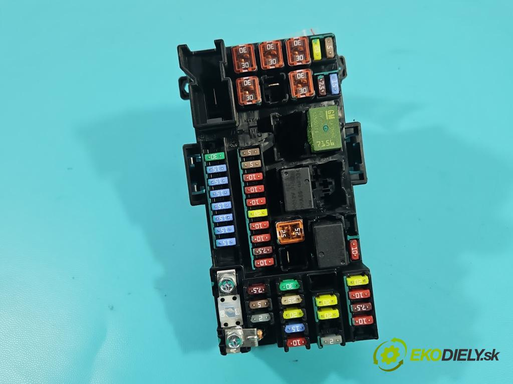 Opel Mokka A 2012-2019 1.6 cdti 136hp automatic 100 kW 1598 cm3 5- skříňka pojistková 621092611 (Pojistkové skříňky)