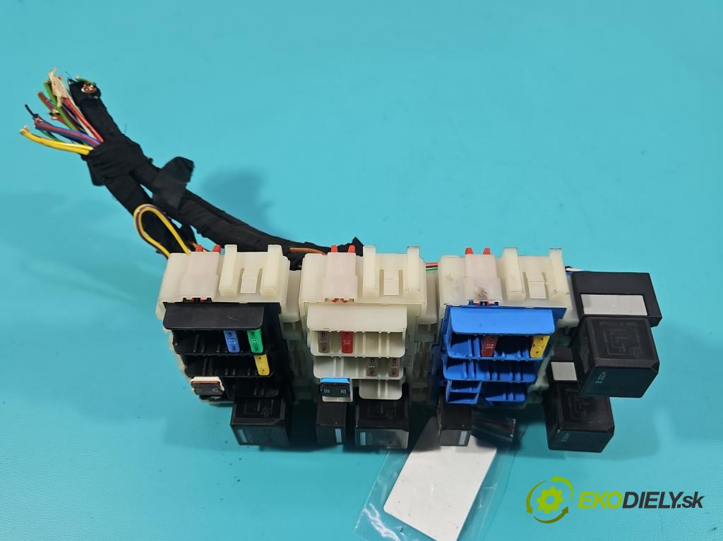 Land rover Discovery Sport 2014-2019 L550 2.0 Td 179KM automatic 132 kW 1999 cm3 5- skříňka pojistková  (Pojistkové skříňky)