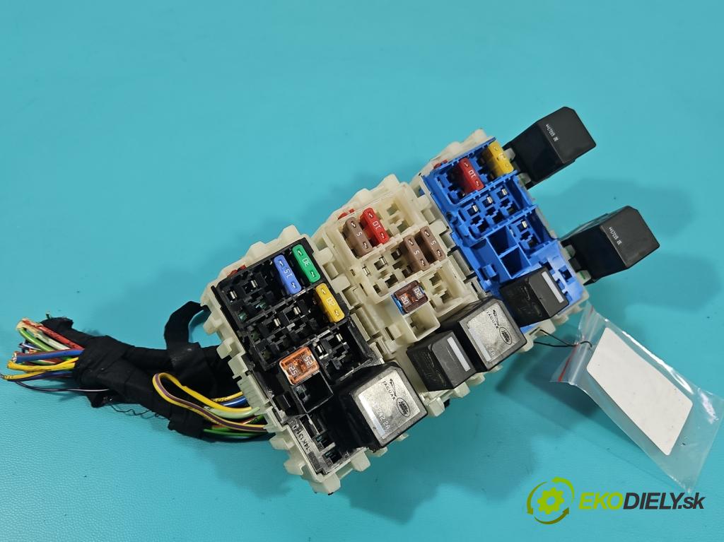 Land rover Discovery Sport 2014-2019 L550 2.0 Td 179KM automatic 132 kW 1999 cm3 5- skříňka pojistková  (Pojistkové skříňky)