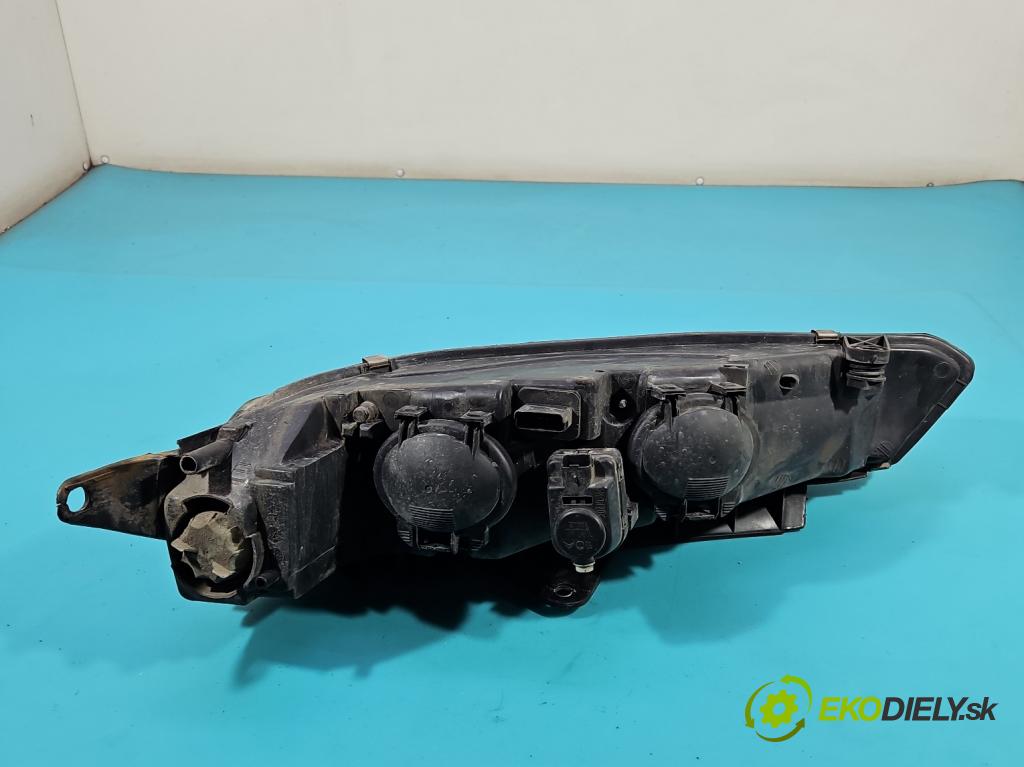 Peugeot 406 2.0 hdi 110 HP manual 81 kW 1997 cm3 5- Reflektor: pravý  (Svetlo predné pravé)