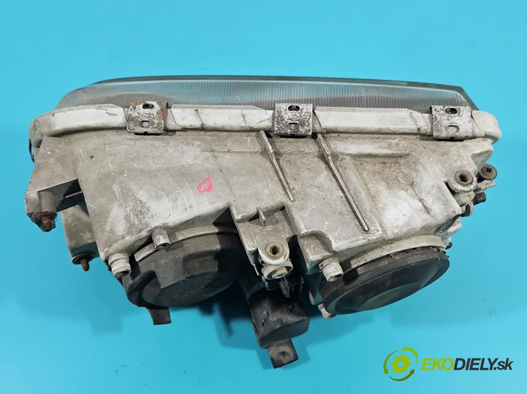 Volvo V40 I 1995-2004 1.8 16V 120 HP manual 88 kW 1783 cm3 5- Reflektor: pravý  (Svetlo predné pravé)