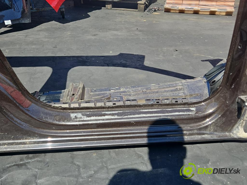 Skoda Superb III 2015-2024 2.0 TDI 190 hp automatic 140 kW 1968 cm3 5- práh pravý  (Karoserie ostatní)