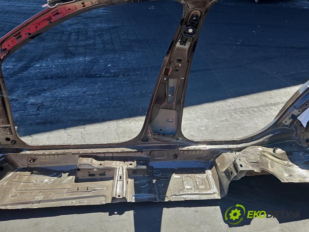 Skoda Superb III 2015-2024 2.0 TDI 190 hp automatic 140 kW 1968 cm3 5- práh pravý  (Karoserie ostatní)