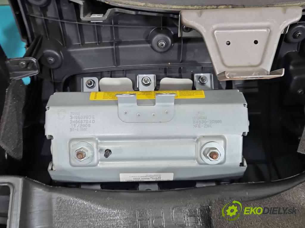 Hyundai I30 I 2007-2012 1.4 16V 109 hp manual 80,2 kW 1396 cm3 5- kokpit,přistrojova deska